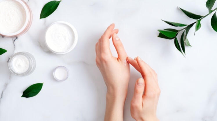 6 نکته ساده برای مراقبت از پوست دست | روش های داشتن دستان نرم و سالم